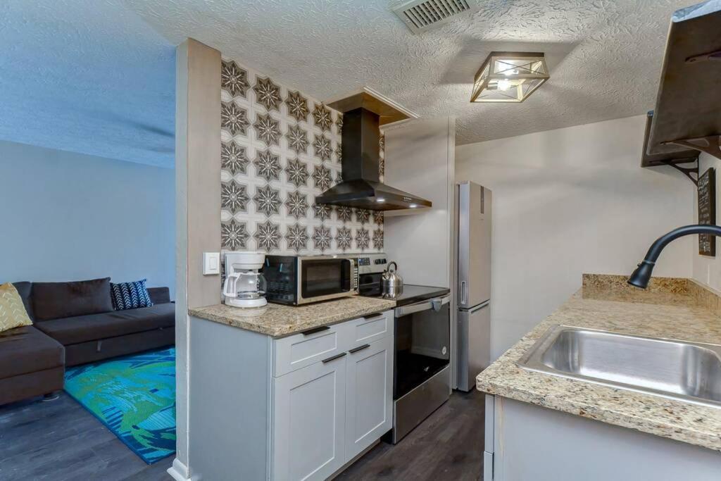 》Executive Apartment Near Armature Works-Room For Six, Full Kitchen《 Тампа Экстерьер фото